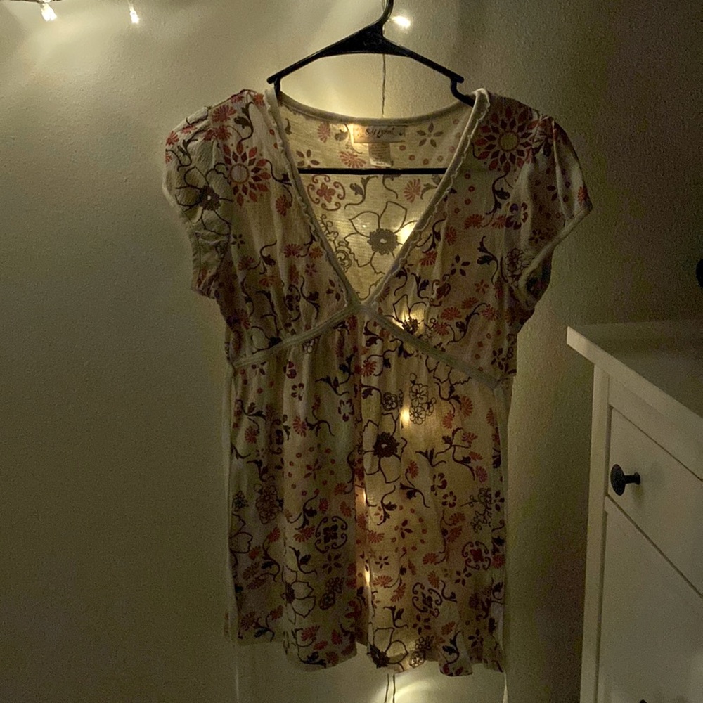 Vintage long t-shirt with floral pattern🌻